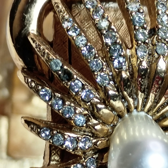 Hattie Carnegie Cuff Bracelet - Picture 8 of 9